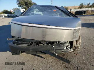 2024 Tesla Cybertruck z VIN 7G2CEHED5RA031195, wystawiony jako Copart lot #86002214 z przebiegiem 8 546 mil mil oraz Szkoda całkowita • Salvage title. Historia ofert i sprzedaży dostępna na DreamBid. Obrazek 5.