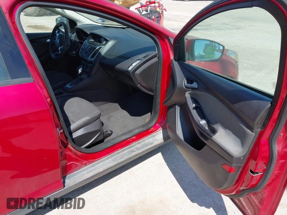 2012 Ford Focus SE z VIN 1FAHP3F21CL428659, wystawiony jako IAAI lot #42040183 z przebiegiem 195 947 mil mil oraz . Historia ofert i sprzedaży dostępna na DreamBid. Obrazek 5.