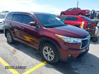 2015 Toyota Highlander XLE z VIN 5TDJKRFH0FS103568, wystawiony jako IAAI lot #42228281 z przebiegiem 79 067 mil mil oraz . Historia ofert i sprzedaży dostępna na DreamBid. Obrazek 1.