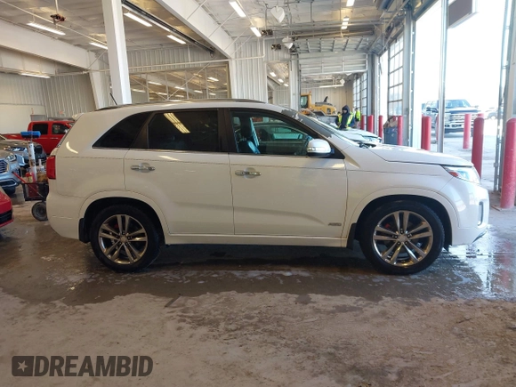 2014 Kia Sorento SX Limited with VIN 5XYKWDA72EG438837, listed as a IAAI auction lot 41413408 with 180,904 mi miles. Bid and sale history available at carsss.com. Image 13.