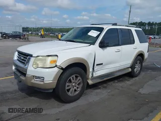 2006 Ford Explorer Eddie Bauer z VIN 1FMEU64E76UA20438, wystawiony jako IAAI lot #42447279 z przebiegiem 215 858 mil mil oraz . Historia ofert i sprzedaży dostępna na DreamBid. Obrazek 2.