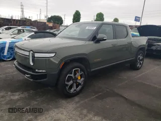 2022 Rivian R1T Launch Edition z VIN 7FCTGAAL0NN001256, wystawiony jako Copart lot #55850845 z przebiegiem 49 236 mil mil oraz Szkoda całkowita • Salvage title. Historia ofert i sprzedaży dostępna na DreamBid. Obrazek 1.