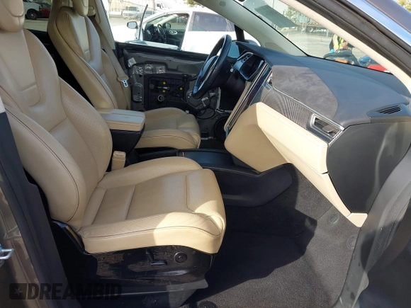 2016 Tesla Model X P90D with VIN 5YJXCAE45GF000773, listed as a IAAI auction lot 42052642 with 127,670 mi miles. Bid and sale history available at carsss.com. Image 5.
