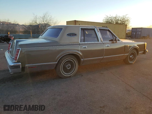 1980 Lincoln Continental with VIN 0Y90G643044, listed as a Copart auction lot 80618964 with 14,372 mi miles and Clean Title. Bid and sale history available at DreamBid. Image 3.