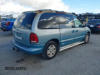 1997 Dodge Caravan SE with VIN 1B4GP45R2VB306392, listed as a IAAI auction lot 41831324 with Not Provided miles and . Bid and sale history available at carsss.com. Image 4.