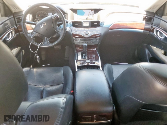 2015 Infiniti Q70 z VIN JN1BY1PP7FM601954, wystawiony jako Copart lot #54138735 z przebiegiem 118 017 mil mil oraz Czysty tytuł • Clean title. Historia ofert i sprzedaży dostępna na DreamBid. Obrazek 8.