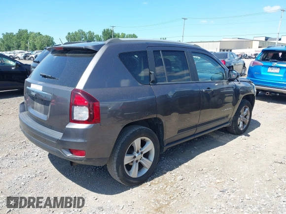 2017 Jeep Compass Sport SE z VIN 1C4NJDBB3HD143859, wystawiony jako IAAI lot #42784214 z przebiegiem 82 815 mil mil oraz . Historia ofert i sprzedaży dostępna na DreamBid. Obrazek 4.