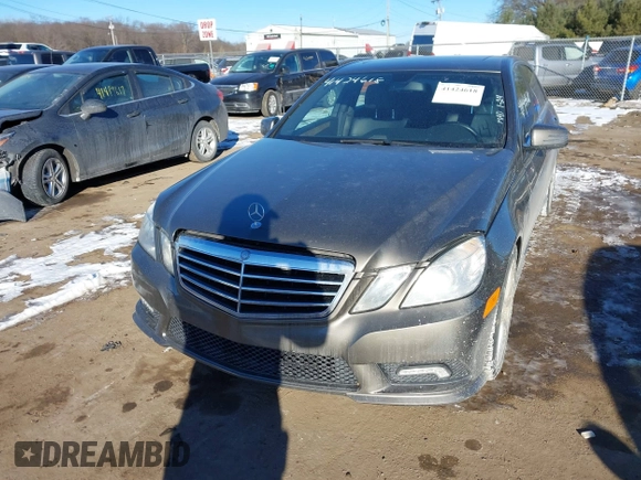 2011 Mercedes-Benz E-Class E 350 Luxury with VIN WDDHF8HB3BA348741, listed as a IAAI auction lot 41424618 with 117,306 mi miles. Bid and sale history available at carsss.com. Image 17.