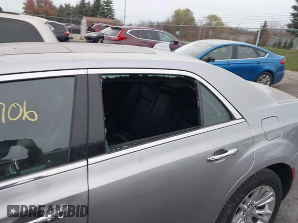 2016 Chrysler 300 with VIN 2C3CCAEGXGH322526, listed as a IAAI auction lot 40857706 with 40,879 mi miles. Bid and sale history available at carsss.com. Image 17.