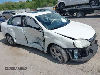 2008 Volkswagen Jetta SE with VIN 3VWRZ71KX8M192099, listed as a IAAI auction lot 42198564 with 125,699 mi miles and . Bid and sale history available at DreamBid. Image 1.