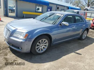 2011 Chrysler 300 C z VIN 2C3CA6CTXBH581058, wystawiony jako Copart lot #51690545 z przebiegiem 147 218 mil mil oraz Szkoda całkowita • Salvage title. Historia ofert i sprzedaży dostępna na DreamBid. Obrazek 1.