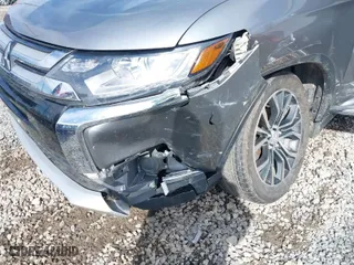 2017 Mitsubishi Outlander ES with VIN JA4AZ2A34HZ053333, listed as a IAAI auction lot 41521580 with 89,821 mi miles. Bid and sale history available at carsss.com. Image 6.