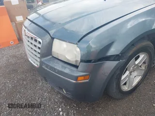 2005 Chrysler 300 with VIN 2C3AA53G55H186617, listed as a IAAI auction lot 42004943 with 230,956 mi miles. Bid and sale history available at carsss.com. Image 6.