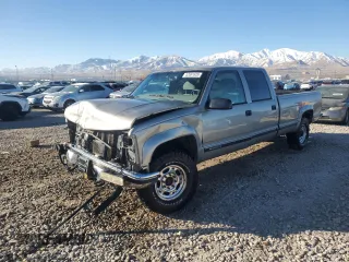 1999 Chevrolet Silverado 3500 z VIN 1GCHK33J9XF039549, wystawiony jako Copart lot #42651625 z przebiegiem 136 853 mil mil oraz Szkody całkowita. Historia ofert i sprzedaży dostępna na DreamBid. Obrazek 1.