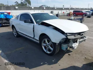 2008 Ford Mustang Deluxe with VIN 1ZVHT80N585100059, listed as a IAAI auction lot 41462626 with 1 mi miles. Bid and sale history available at carsss.com. Image 1.