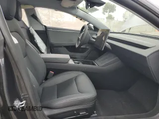 2025 Tesla Model 3 Long Range z VIN 5YJ3E1EA9SF892355, wystawiony jako Copart lot #52565545 z przebiegiem 12 825 mil mil oraz Szkoda całkowita • Salvage title. Historia ofert i sprzedaży dostępna na DreamBid. Obrazek 7.