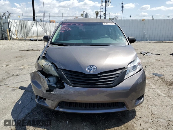 2014 Toyota Sienna L z VIN 5TDZK3DC0ES409479, wystawiony jako Copart lot #51643485 z przebiegiem 119 709 mil mil oraz Szkoda całkowita • Salvage title. Historia ofert i sprzedaży dostępna na DreamBid. Obrazek 5.