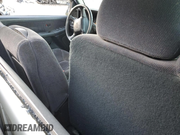 2000 GMC Sierra 1500 with VIN 1GTGC24U2YE195287, listed as a Copart auction lot 43837285 with 250,362 mi miles and Salvage Title. Bid and sale history available at DreamBid. Image 10.