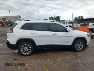 2019 Jeep Cherokee Latitude Plus z VIN 1C4PJLLB3KD151355, wystawiony jako IAAI lot #42128836 z przebiegiem 94 753 mil mil oraz . Historia ofert i sprzedaży dostępna na DreamBid. Obrazek 13.