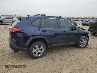 2025 Toyota RAV4 XLE with VIN 2T3W1RFVXSW368361, listed as a Copart auction lot 42827225 with 900 mi miles and Salvage Title. Bid and sale history available at carsss.com. Image 3.