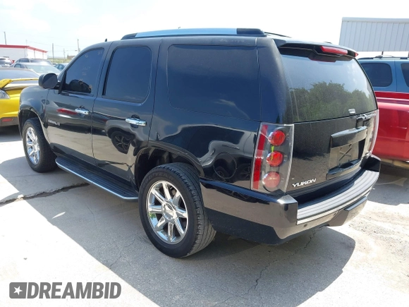 2008 GMC Yukon Denali z VIN 1GKFK63868J212274, wystawiony jako IAAI lot #42325441 z przebiegiem 272 701 mil mil oraz . Historia ofert i sprzedaży dostępna na DreamBid. Obrazek 3.