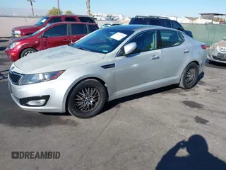 2013 Kia Optima EX z VIN 5XXGN4A79DG107071, wystawiony jako IAAI lot #41437618 z przebiegiem 83 228 mil mil oraz . Historia ofert i sprzedaży dostępna na DreamBid. Obrazek 2.