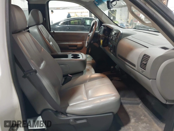 2008 Chevrolet Silverado 1500 Work Truck with VIN 1GCEK14C38Z242301, listed as a IAAI auction lot 41782709 with 42,525 mi miles. Bid and sale history available at carsss.com. Image 5.