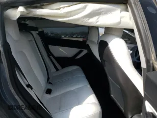 2020 Tesla Model 3 Standard Range Plus z VIN 5YJ3E1EA0LF717655, wystawiony jako Copart lot #51426325 z przebiegiem 34 730 mil mil oraz Szkoda całkowita • Salvage title. Historia ofert i sprzedaży dostępna na DreamBid. Obrazek 11.