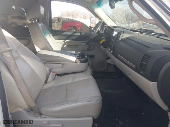 2010 Chevrolet Silverado 1500 LT with VIN 3GCRKSE34AG142638, listed as a IAAI auction lot 41620863 with 330,631 mi miles. Bid and sale history available at carsss.com. Image 5.