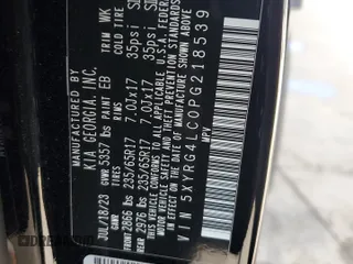 2023 Kia Sorento LX z VIN 5XYRG4LC0PG218539, wystawiony jako Copart lot #55832035 z przebiegiem 40 479 mil mil oraz Szkoda całkowita • Salvage title. Historia ofert i sprzedaży dostępna na DreamBid. Obrazek 12.