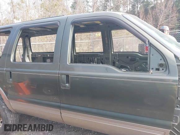 2005 Ford Excursion Eddie Bauer z VIN 1FMSU45P05ED43696, wystawiony jako IAAI lot #41674430 z przebiegiem Nie podano mil oraz . Historia ofert i sprzedaży dostępna na DreamBid. Obrazek 12.