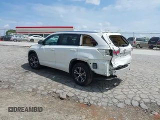 2016 Toyota Highlander XLE z VIN 5TDKKRFH3GS170784, wystawiony jako IAAI lot #42091024 z przebiegiem 83 300 mil mil oraz . Historia ofert i sprzedaży dostępna na DreamBid. Obrazek 3.