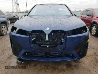 2023 BMW iX xDrive50 z VIN WB523CF04PCM84946, wystawiony jako Copart lot #47995414 z przebiegiem 6037 mil mil oraz . Historia ofert i sprzedaży dostępna na DreamBid. Obrazek 5.