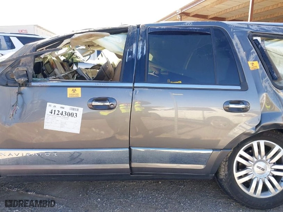 2012 Lincoln Navigator with VIN 5LMJJ2J50CEL05330, listed as a IAAI auction lot 41243003 with 1 mi miles. Bid and sale history available at carsss.com. Image 14.