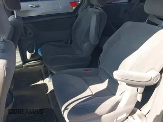 2004 Toyota Sienna XLE z VIN 5TDZA22C84S147404, wystawiony jako IAAI lot #41638416 z przebiegiem 181 672 mil mil oraz . Historia ofert i sprzedaży dostępna na DreamBid. Obrazek 8.