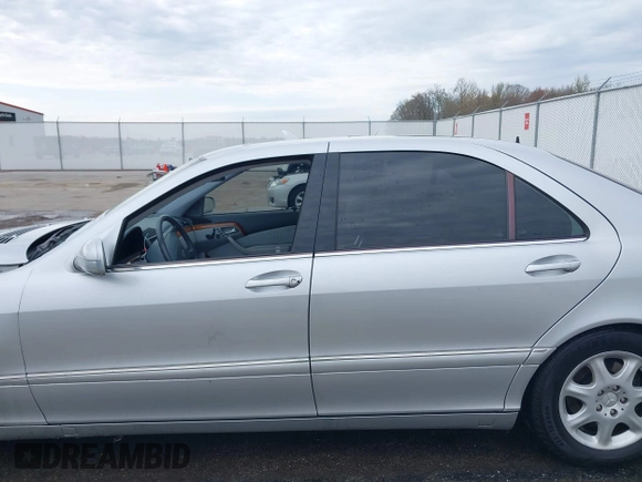 2000 Mercedes-Benz S-Class with VIN WDBNG70JXYA054073, listed as a IAAI auction lot 41987179 with 124,968 mi miles. Bid and sale history available at carsss.com. Image 14.