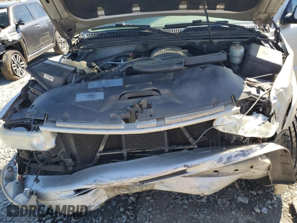 2005 Chevrolet Suburban LS with VIN 3GNFK16Z65G170437, listed as a Copart auction lot 70269704 with 322,030 mi miles and Salvage Title. Bid and sale history available at carsss.com. Image 12.