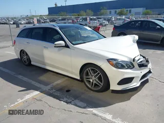 2015 Mercedes-Benz E 350 Luxury z VIN WDDHH8JB6FB149381, wystawiony jako IAAI lot #42091742 z przebiegiem 117 869 mil mil oraz . Historia ofert i sprzedaży dostępna na DreamBid. Obrazek 1.