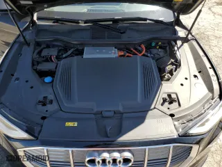 2019 Audi e-tron Premium Plus with VIN WA1LAAGE8KB023318, listed as a Copart auction lot 40812503 with 21,810 mi miles. Bid and sale history available at carsss.com. Image 12.