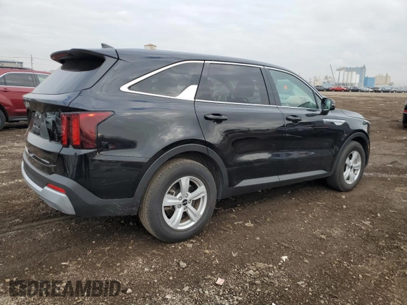2024 Kia Sorento LX z VIN 5XYRG4JC0RG271831, wystawiony jako Copart lot #52711895 z przebiegiem 6 946 mil mil oraz Szkoda całkowita • Salvage title. Historia ofert i sprzedaży dostępna na DreamBid. Obrazek 3.