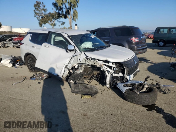 2023 Mitsubishi Outlander SE z VIN JA4J3UA81PZ031071, wystawiony jako Copart lot #42016205 z przebiegiem 40 627 mil mil oraz Szkoda całkowita • Salvage title. Historia ofert i sprzedaży dostępna na DreamBid. Obrazek 4.
