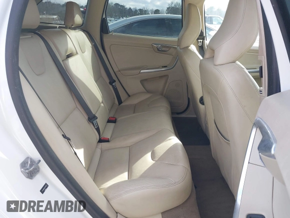 2015 Volvo XC60 T5 Drive-E Premier z VIN YV440MDB5F2610281, wystawiony jako IAAI lot #41479979 z przebiegiem 124 841 mil mil oraz . Historia ofert i sprzedaży dostępna na DreamBid. Obrazek 8.