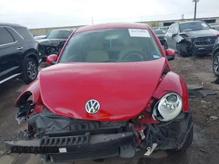 2010 Volkswagen Beetle с VIN 3VWPW3AGXAM012968, выставлен на аукционе IAAI как лот 42133088 с пробегом 73 278 миль миль и . История ставок и продаж доступна на DreamBid. Изображение 13.