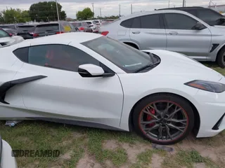 2024 Chevrolet Corvette 1LT z VIN 1G1YA2D44R5107537, wystawiony jako IAAI lot #41969506 z przebiegiem 8325 mil mil oraz . Historia ofert i sprzedaży dostępna na DreamBid. Obrazek 13.