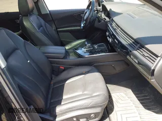 2017 Audi Q7 Prestige with VIN WA1VAAF72HD027809, listed as a IAAI auction lot 42356783 with 134,551 mi miles and . Bid and sale history available at DreamBid. Image 5.