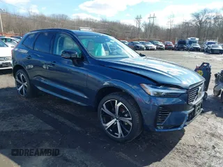 2024 Volvo XC60 Ultimate Dark Theme z VIN YV4L12RM6R1913362, wystawiony jako IAAI lot #41596343 z przebiegiem 4 171 mil mil oraz . Historia ofert i sprzedaży dostępna na DreamBid. Obrazek 1.