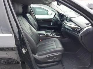 2015 BMW X5 sDrive35i z VIN 5UXKR2C54F0H35091, wystawiony jako IAAI lot #41621452 z przebiegiem 92 919 mil mil oraz . Historia ofert i sprzedaży dostępna na DreamBid. Obrazek 5.
