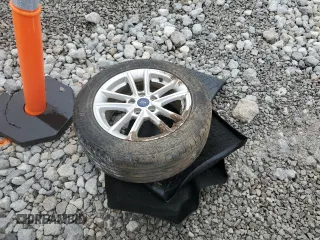 2017 Ford Escape SE z VIN 1FMCU9GD5HUC62126, wystawiony jako Copart lot #50188985 z przebiegiem 157 918 mil mil oraz Szkoda całkowita • Salvage title. Historia ofert i sprzedaży dostępna na DreamBid. Obrazek 13.