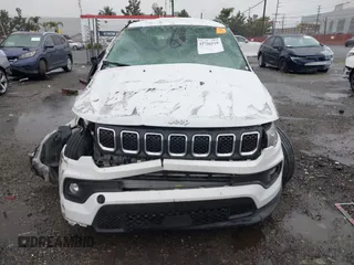 2023 Jeep Compass Latitude z VIN 3C4NJDBN5PT552769, wystawiony jako IAAI lot #41786110 z przebiegiem 53 133 mil mil oraz . Historia ofert i sprzedaży dostępna na DreamBid. Obrazek 6.