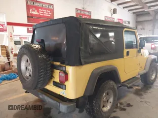 2005 Jeep Wrangler Unlimited with VIN 1J4FA44S95P373346, listed as a IAAI auction lot 41707821 with 175,865 mi miles. Bid and sale history available at carsss.com. Image 4.
